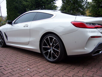 BMW 850i - 3