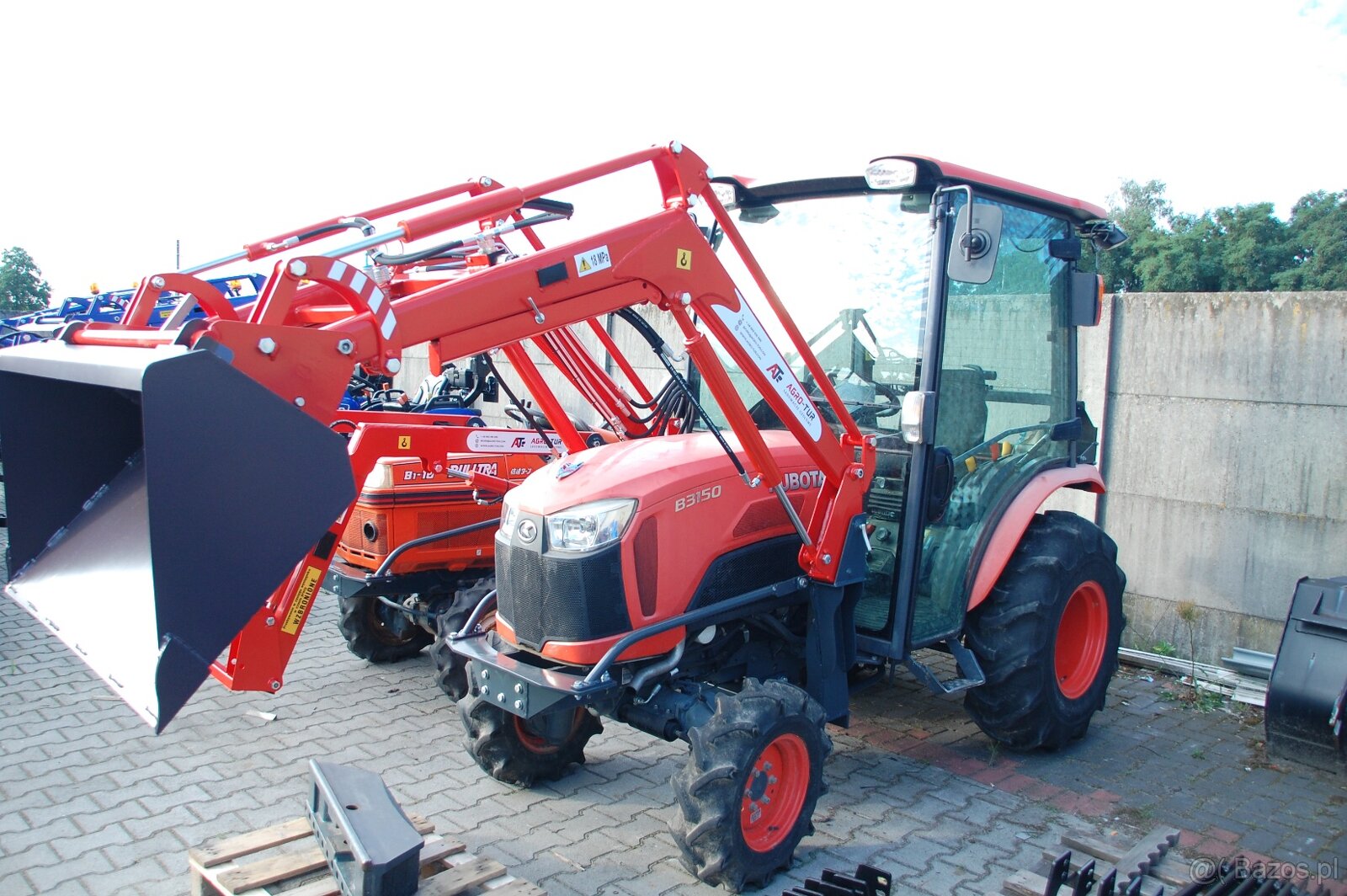 Ładowacz TUR z samopoziomowaniem, przeznaczony do traktora K - 4