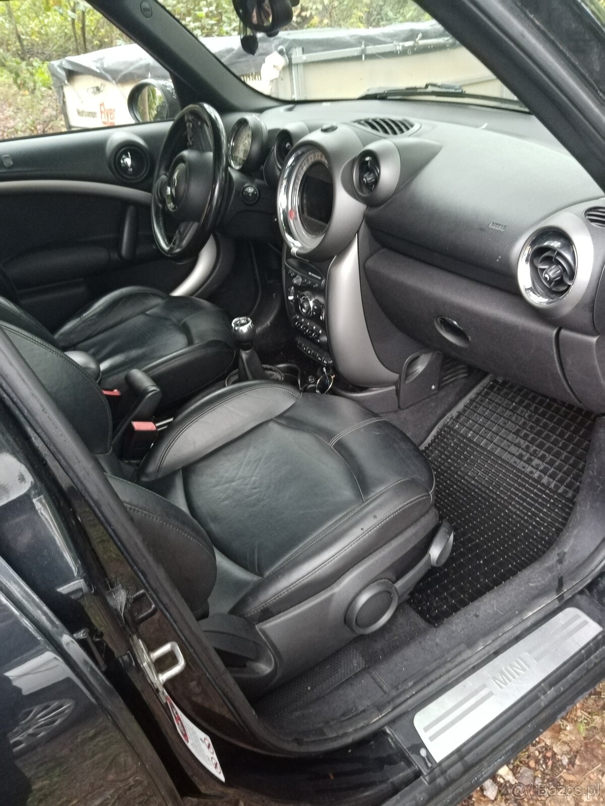 Mini cautryman model black,skóra,szyberdach,hak na rowery - 4