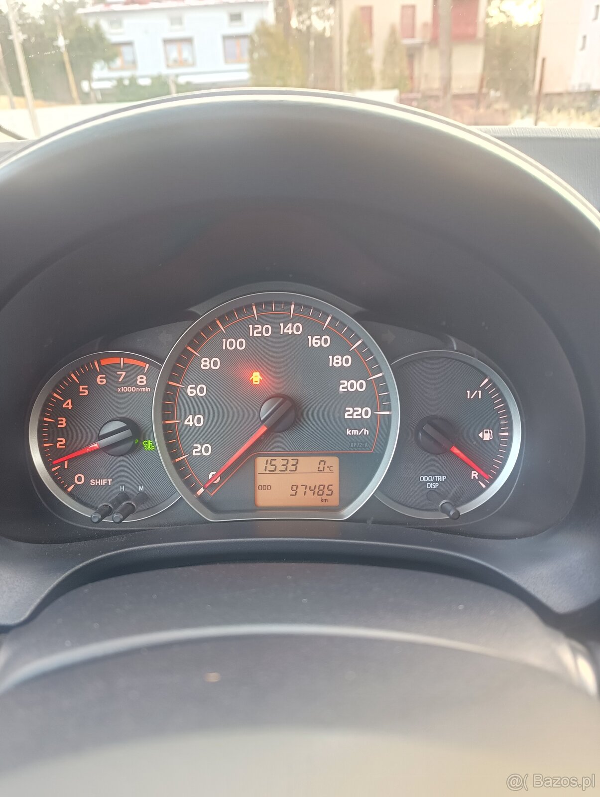 sprzedam zadbaną toyota yaris 1,3 - 4