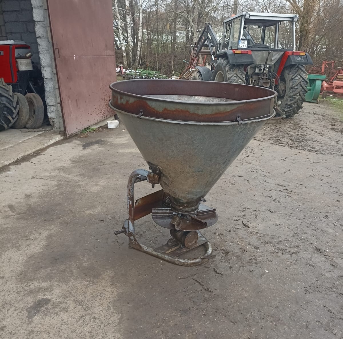 Rozsiewacz nawozów polski lejek z nadstawką - 4