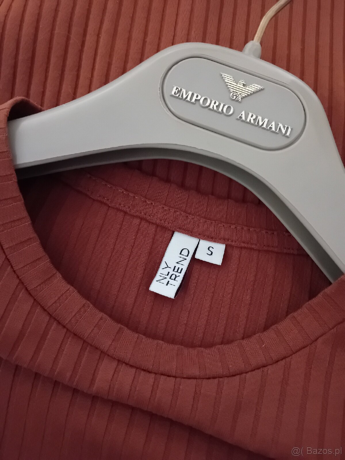 Sukienka midi obcisla z rozcięciem - 4