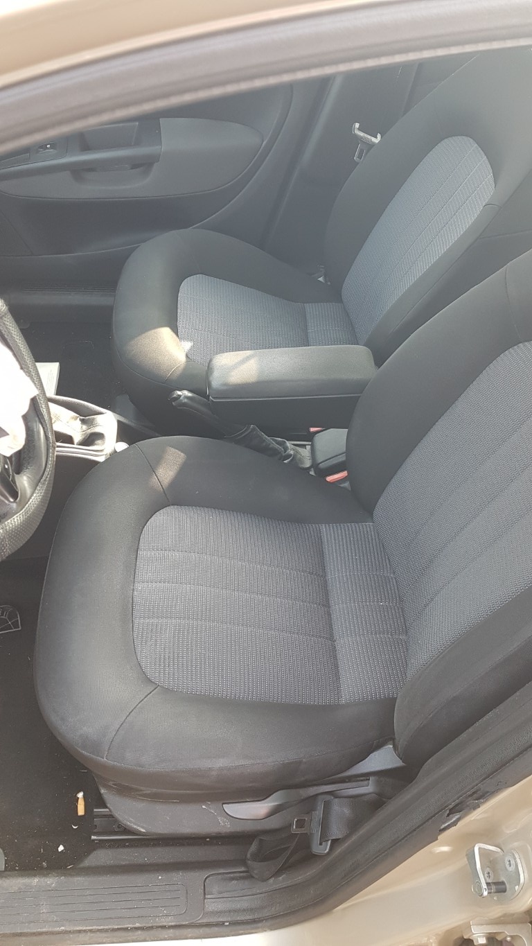 Fiat Linea 1.4 benzyna 77 KM 2008 r. klimatyzacja części - 4