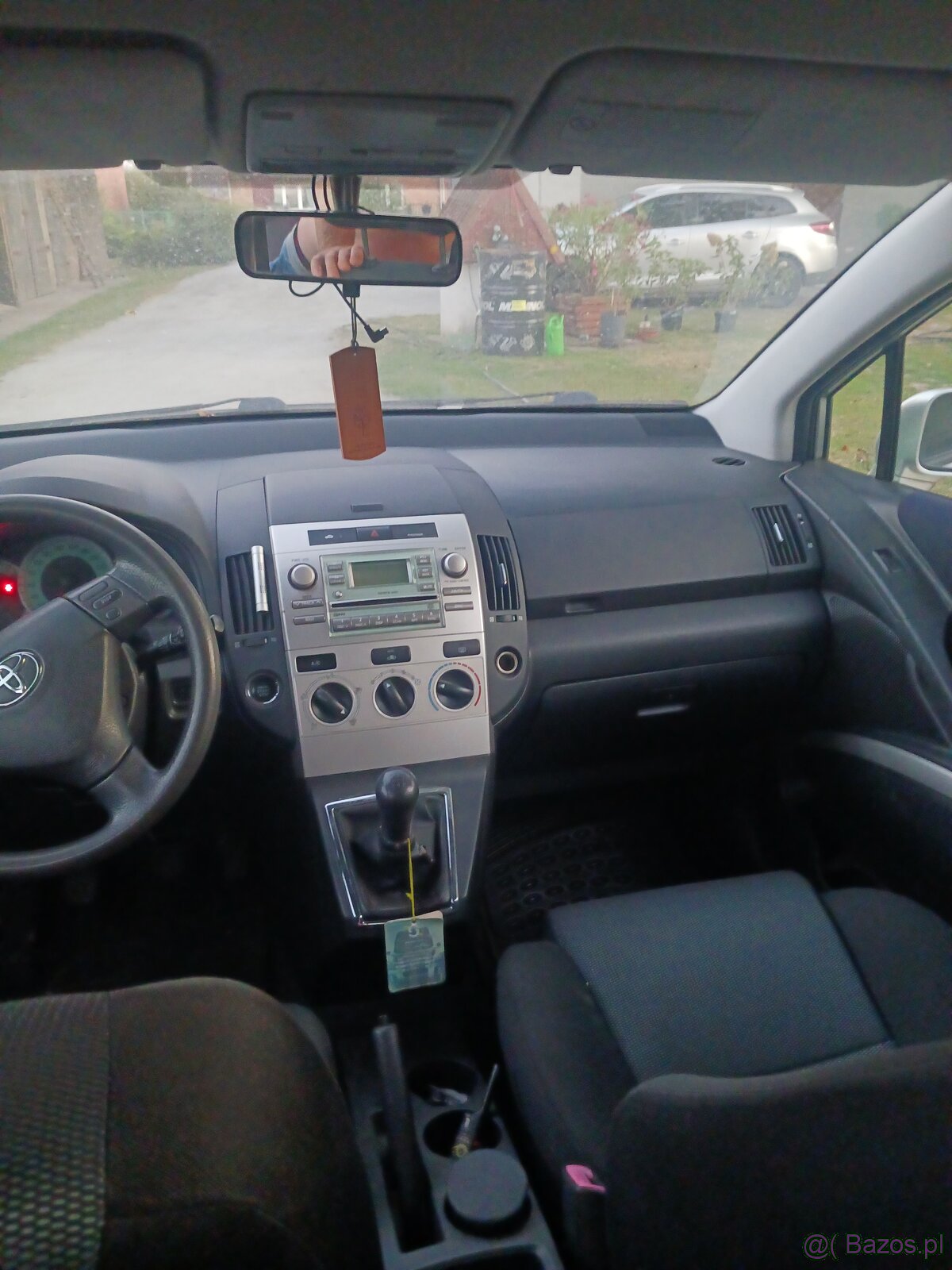 Corolla verso - 4