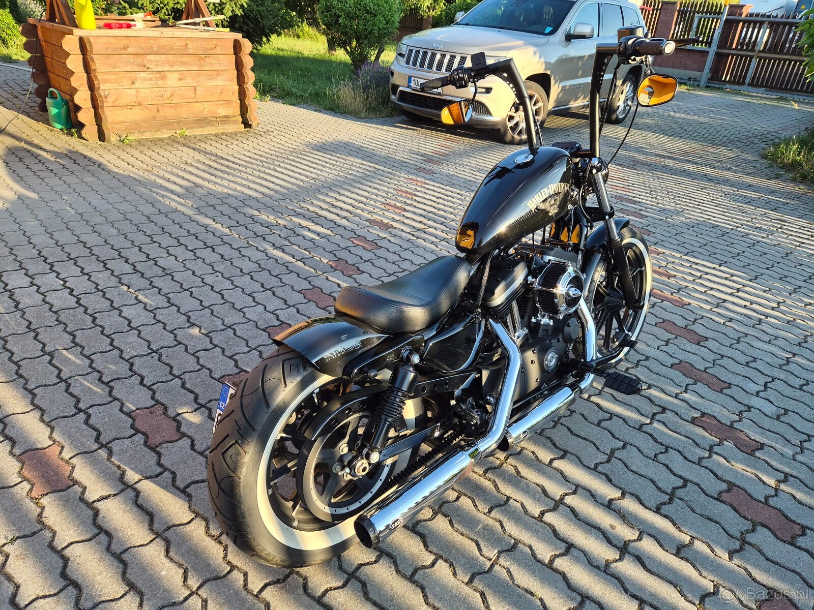 Harley-Davidson Iron XL883N – CHOPPER, KTÓRY PRZYCIĄGA SPOJR - 4