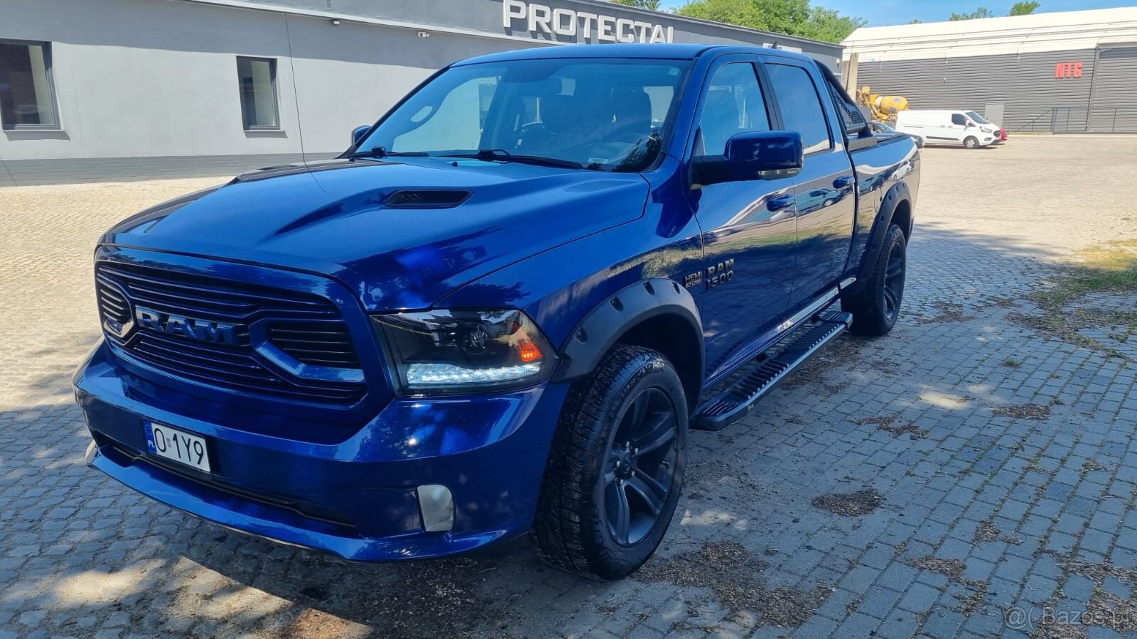 Dodge Ram Sport 5.7 Hemi 4X4 - 4