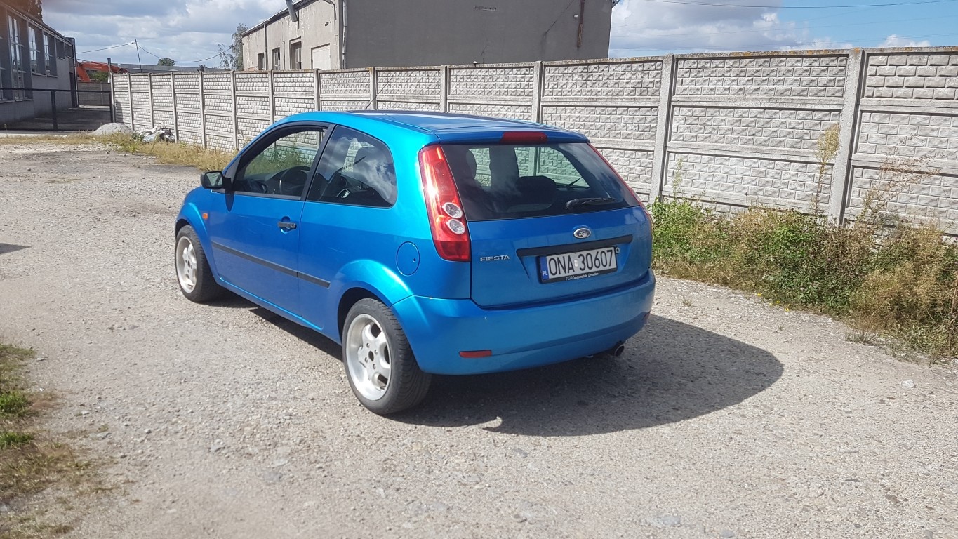 Ford Fiesta 1.3 benzyna 2004 r. w ładnym stanie - 4