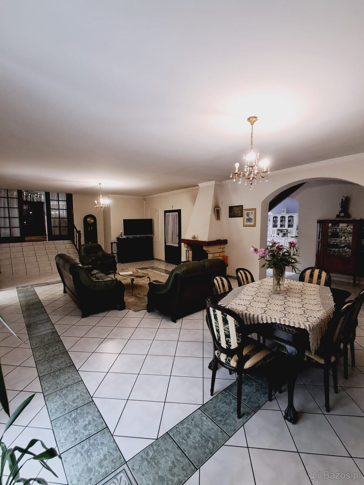 Dom parterowy z użyt. poddaszem o pow. 240 m2,Wolica - 4