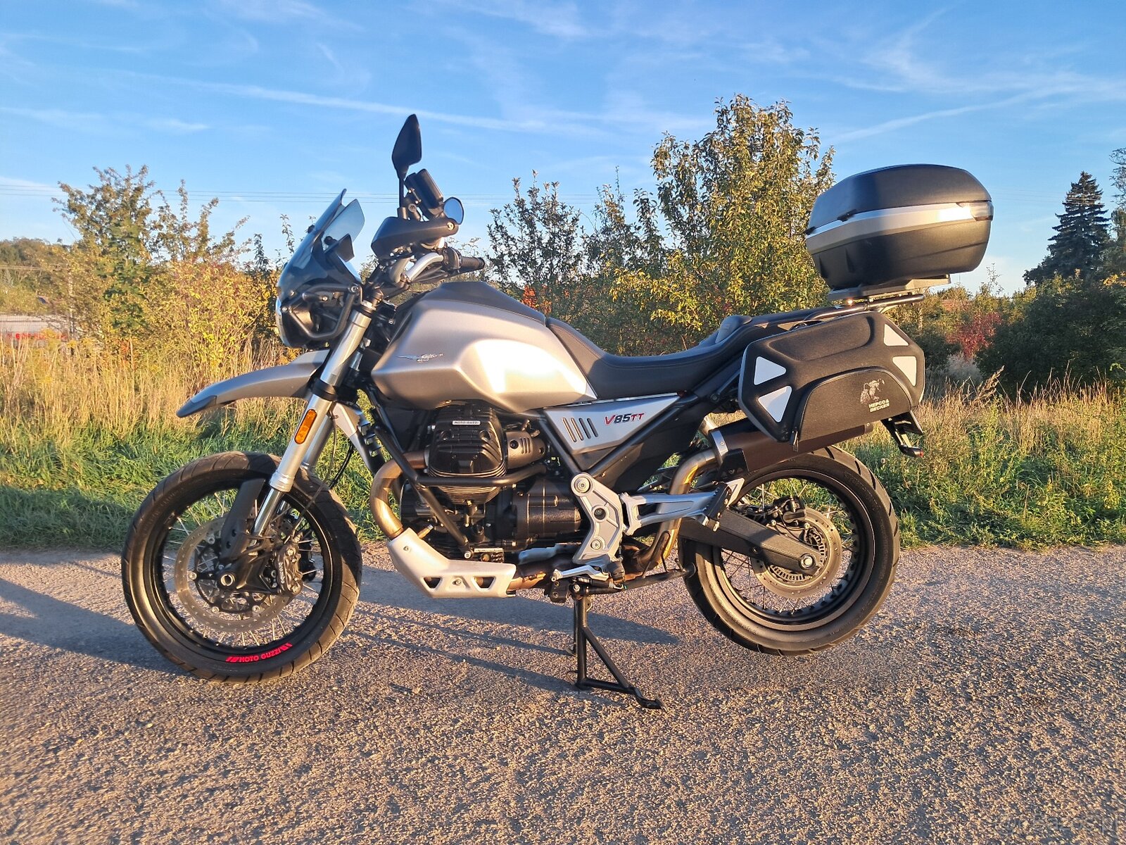 Moto Guzzi V 85 TT abs - 4