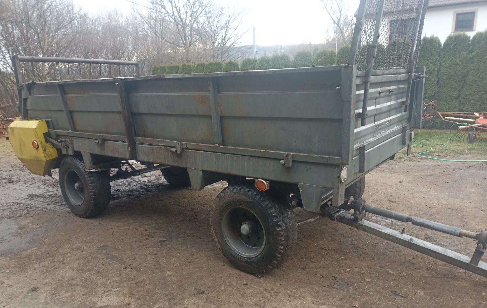 Rozrzutnik obornika dwuosiowy Agromet Czarna Białostocka 4t - 4