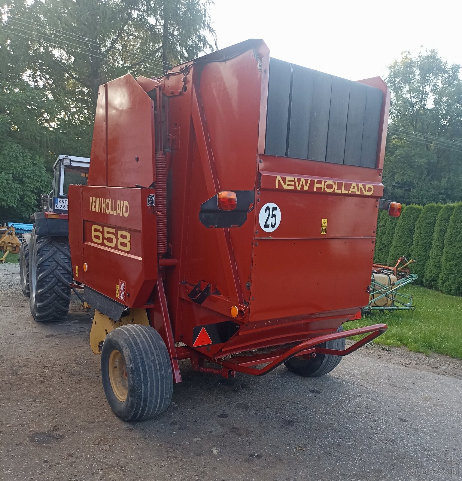 Prasa rolująca zmiennokomorowa New Holland 658 - 4