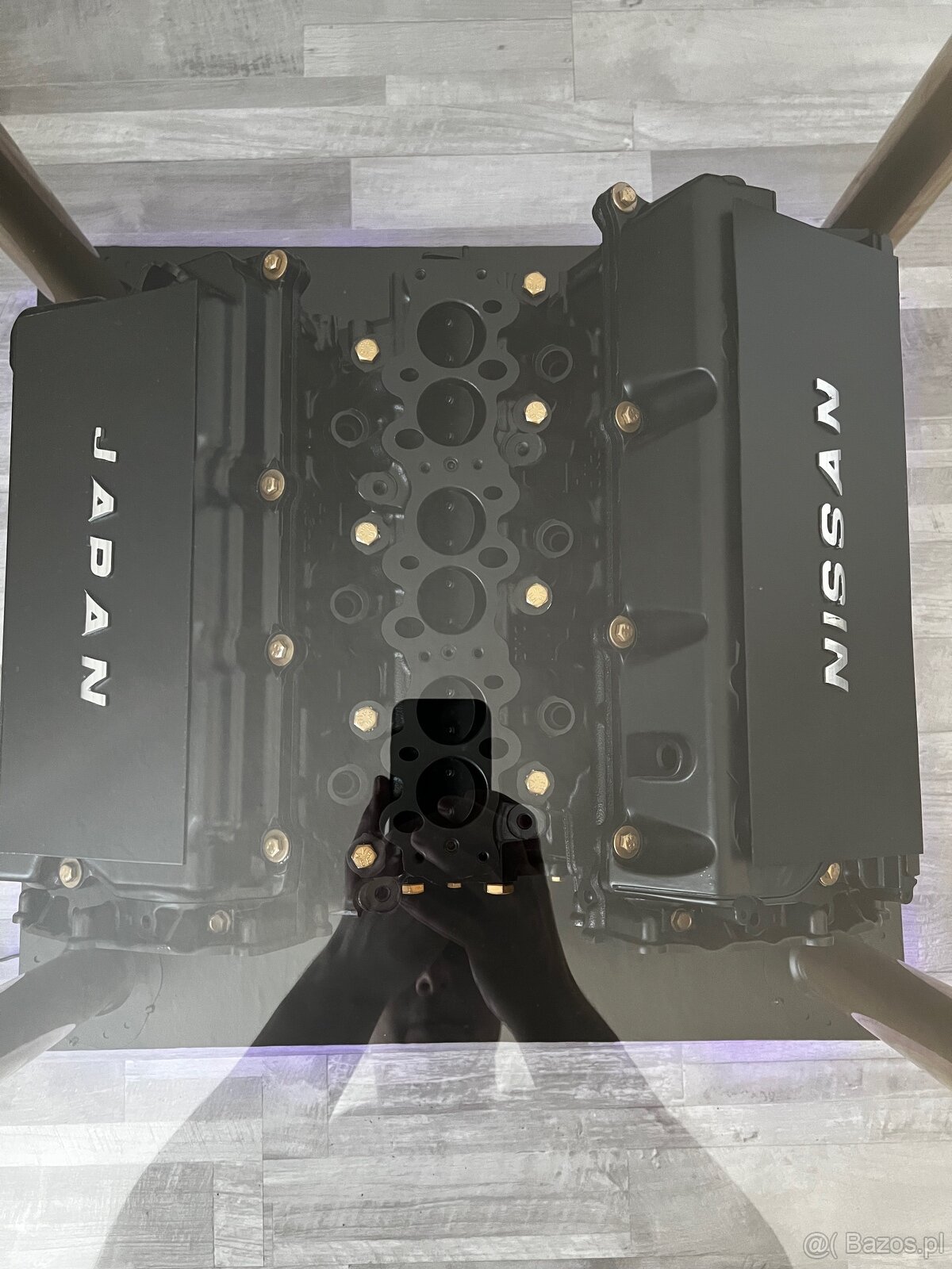 Unikalny designerski stolik wykonany z silnika Nissan V6 - 4