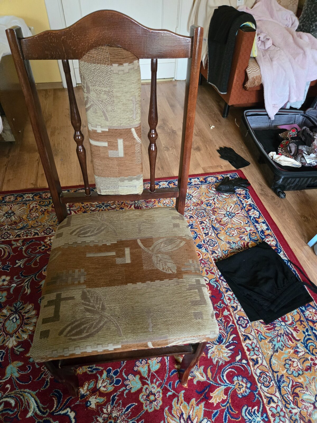 Zestaw ebli pokojowych szafa , komoda, 4 krzesla, gratis - 4