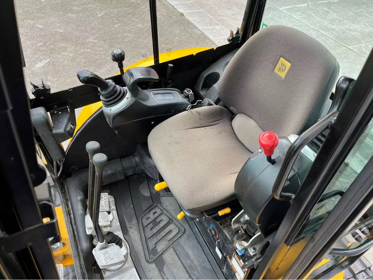 28 KM / 20,9 kW (Perkins)→JCB 8030ZTS - 4