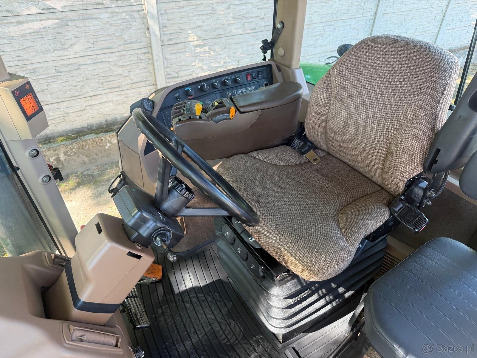 Ciągnik Rolniczy John Deere 8220 PowerShift rok prod. 2005 2 - 4