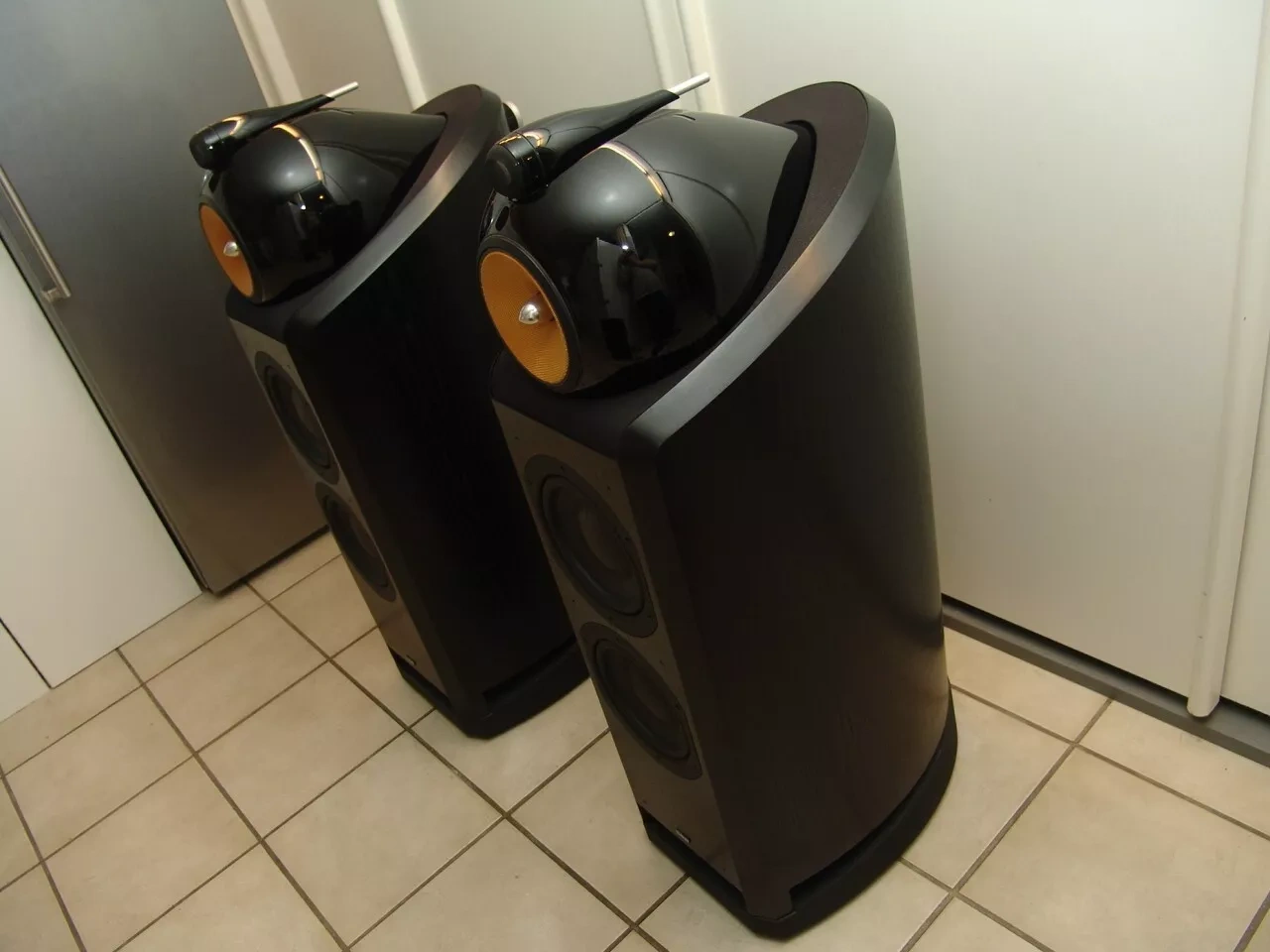 Bowers & Wilkins 802 Nautilus - 4