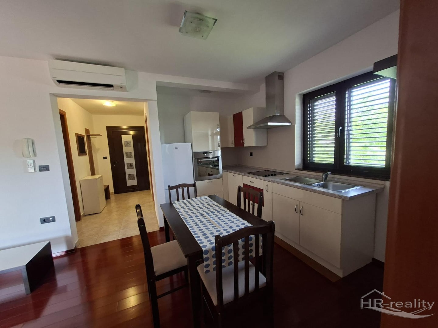 Stara Novalja - umeblowany apartament zaledwie 200m od plaży - 4