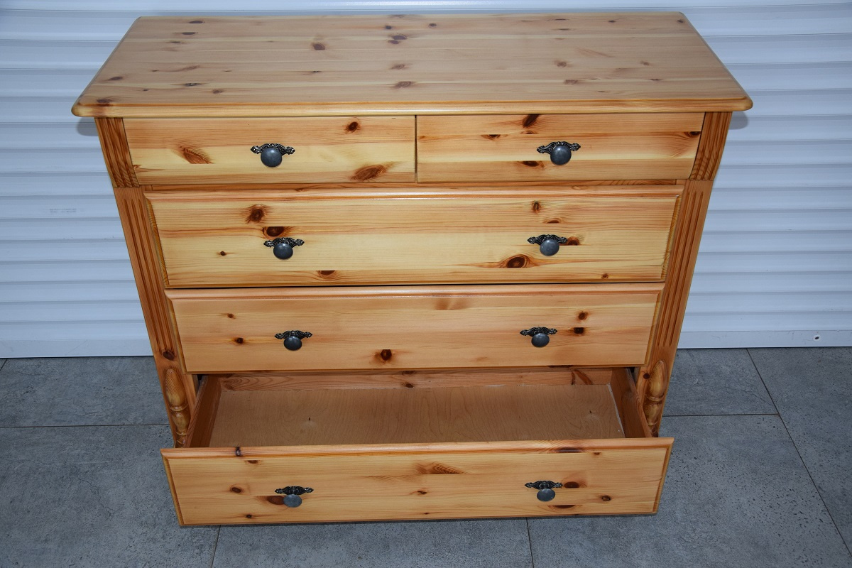 komoda z drewna sosnowego - jak nowa - 4