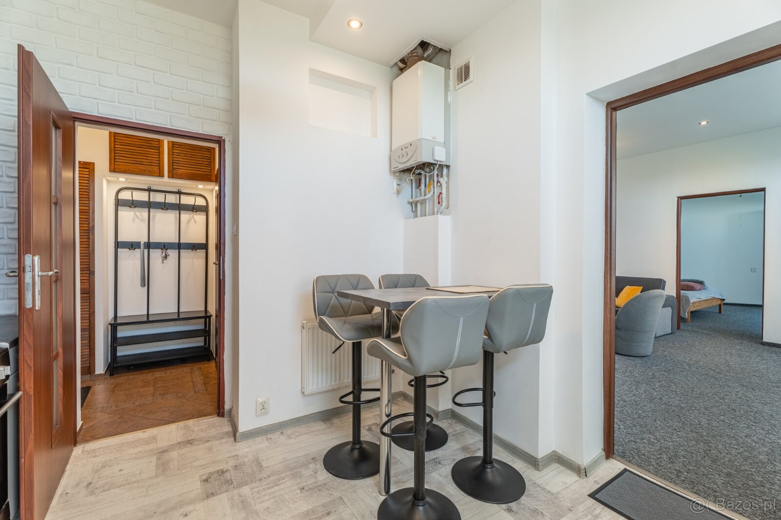 Obniżka 16.000 zł. 2 pokoje, oddzielna kuchnia + garaż. - 4