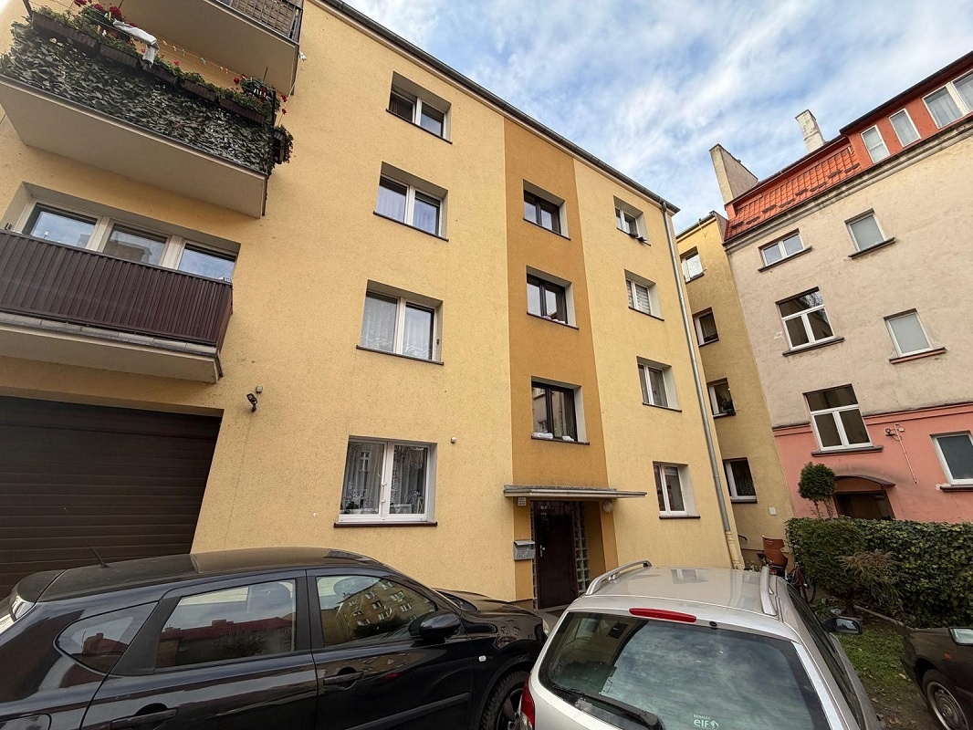 Mieszkanie o pow. 78.80m2, parter, do remontu, ul. Fabryczna - 4