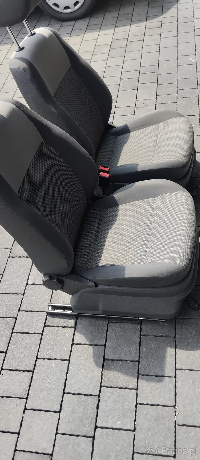 Fotel kierowcy i pasażera vw cady. - 4