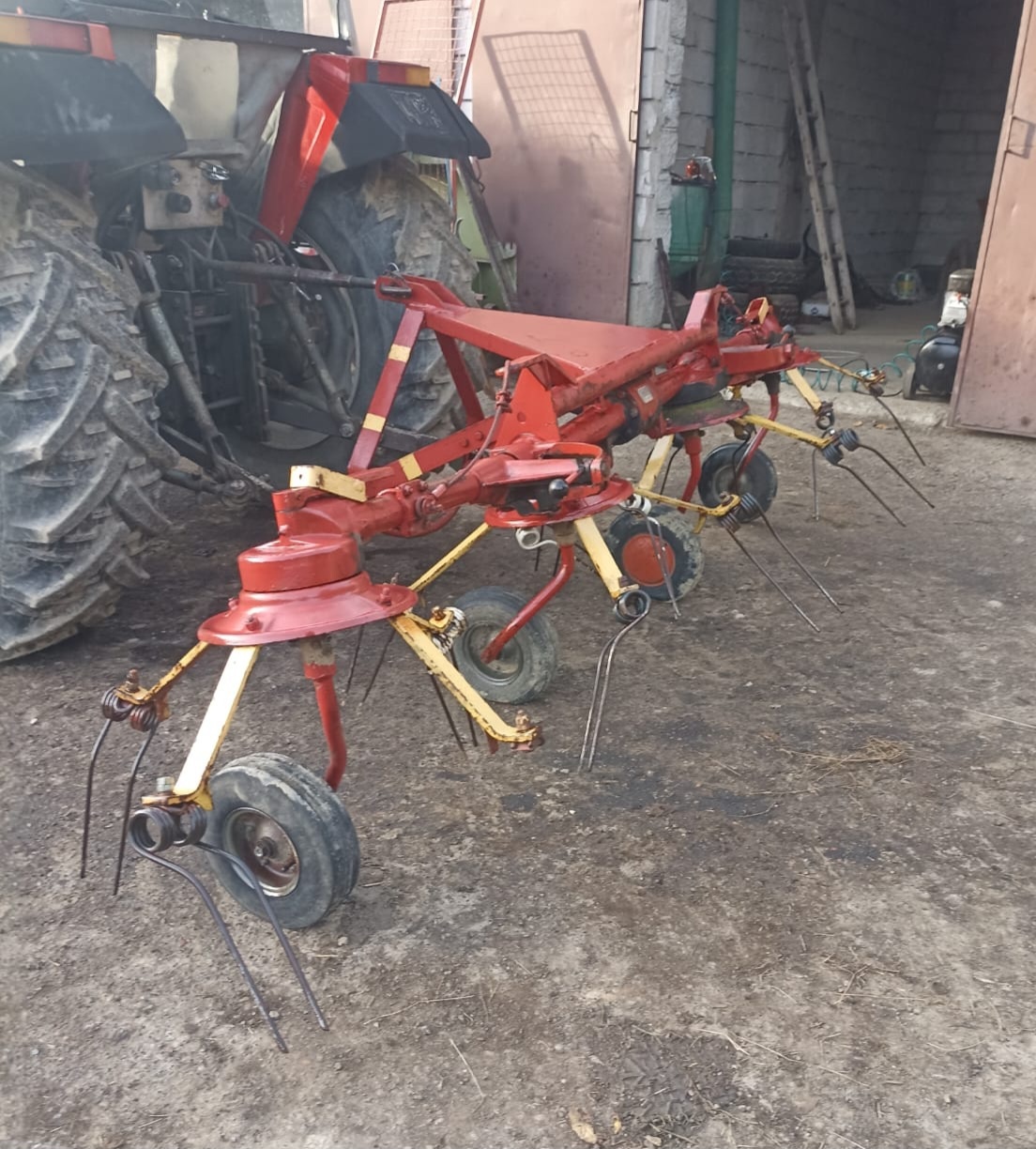 Przetrząsacz przewracarka karuzelowa zawieszana Deutz-Fahr K - 4