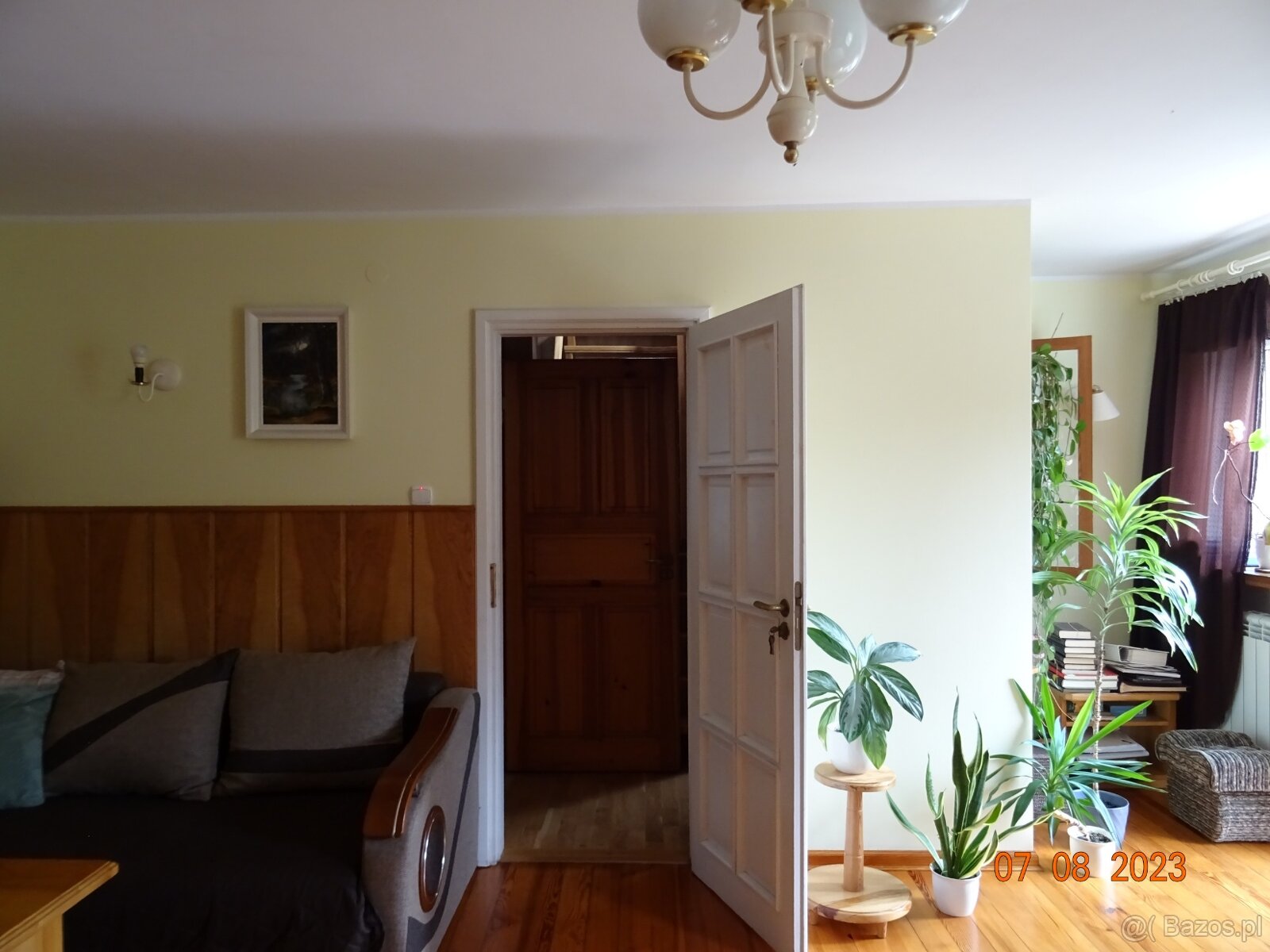 Dom wśród zieleni przy lesie - 4