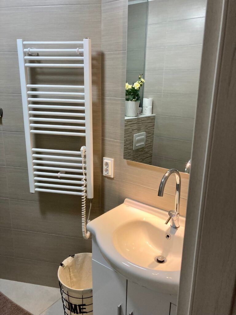 Chorwacja-umeblowany dom z widokiem na ogród i morze - 4