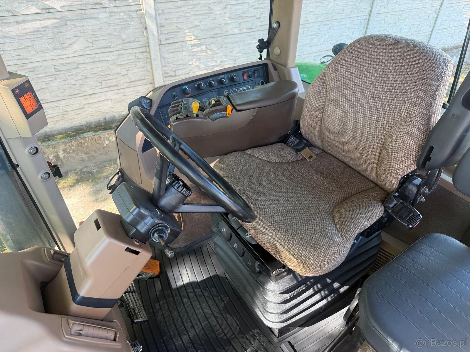 Ciągnik Rolniczy John Deere 8220 PowerShift rok prod. 2005 2 - 4