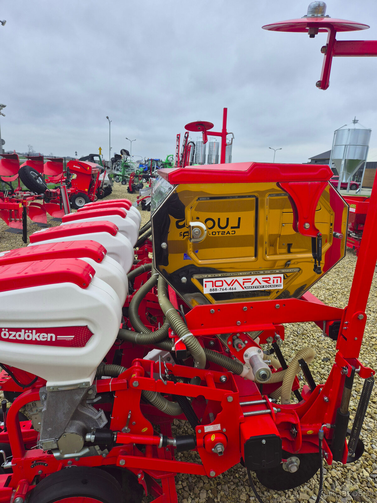 Siewnik do kukurydzy 6 rzędów na ramie półteleskopowej OZDOK - 4
