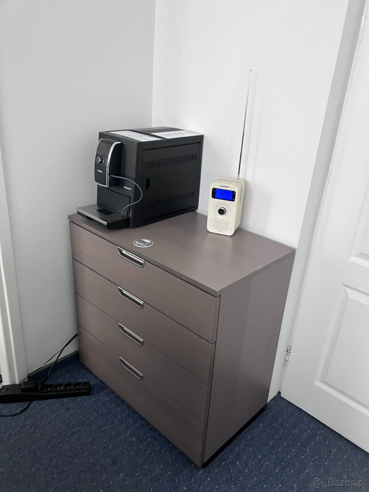 Syndyk sprzeda mienie w postaci mebli i sprzętu biurowego - 4