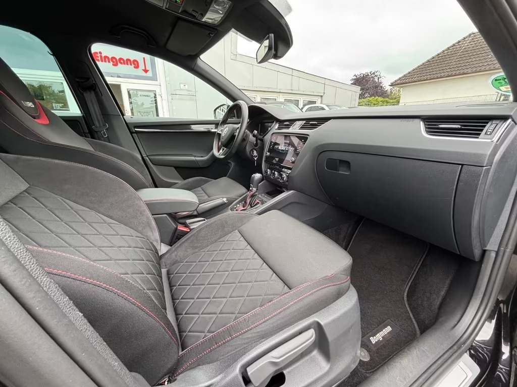 2019 Skoda Octavia Combi RS - 4