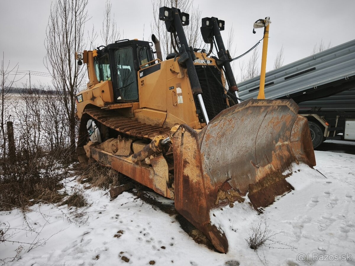 CAT D8T - 4
