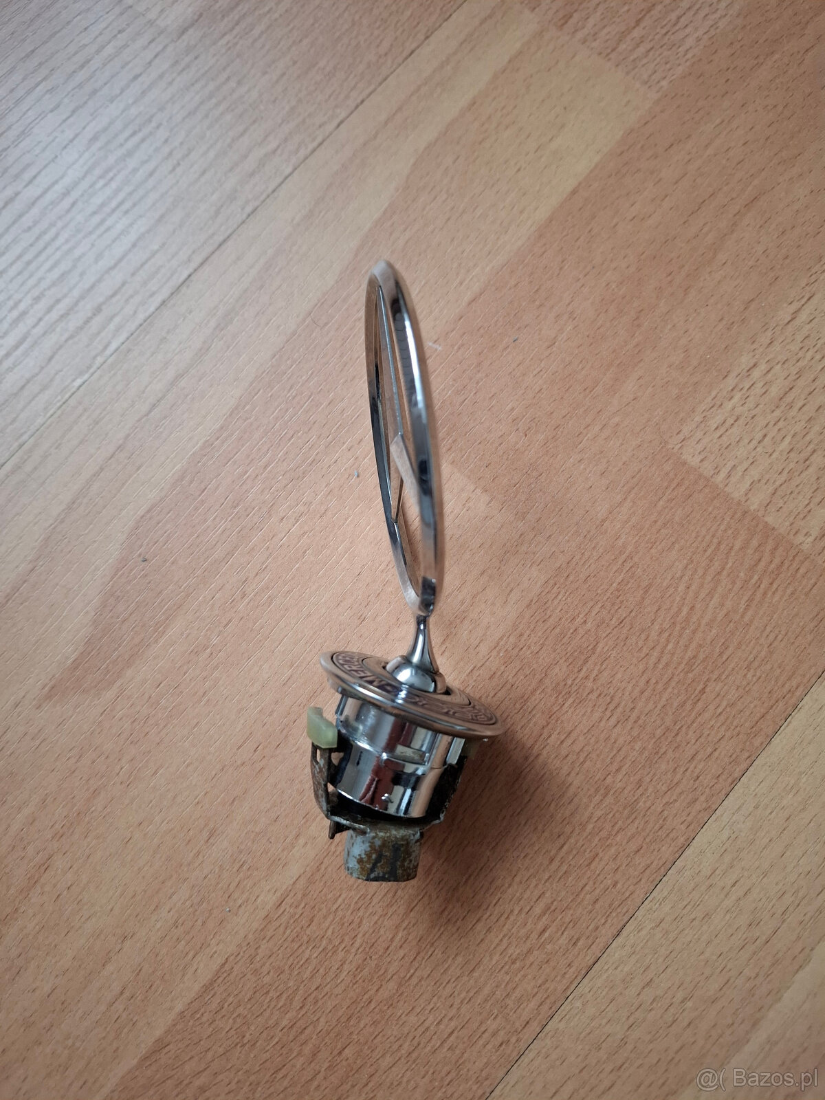 Znaczek Emblemat Mercedesa na maskę - 4