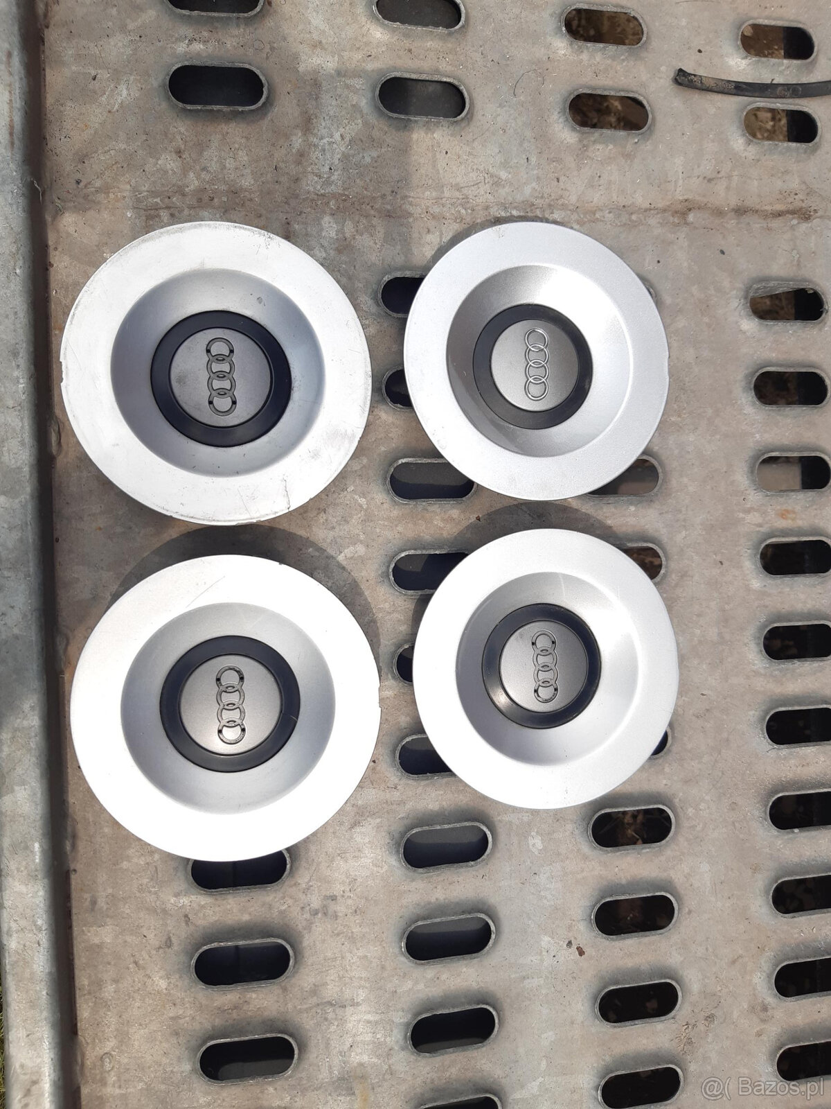 AUDI S8 D2 - dekielki 8D0601165E - 4