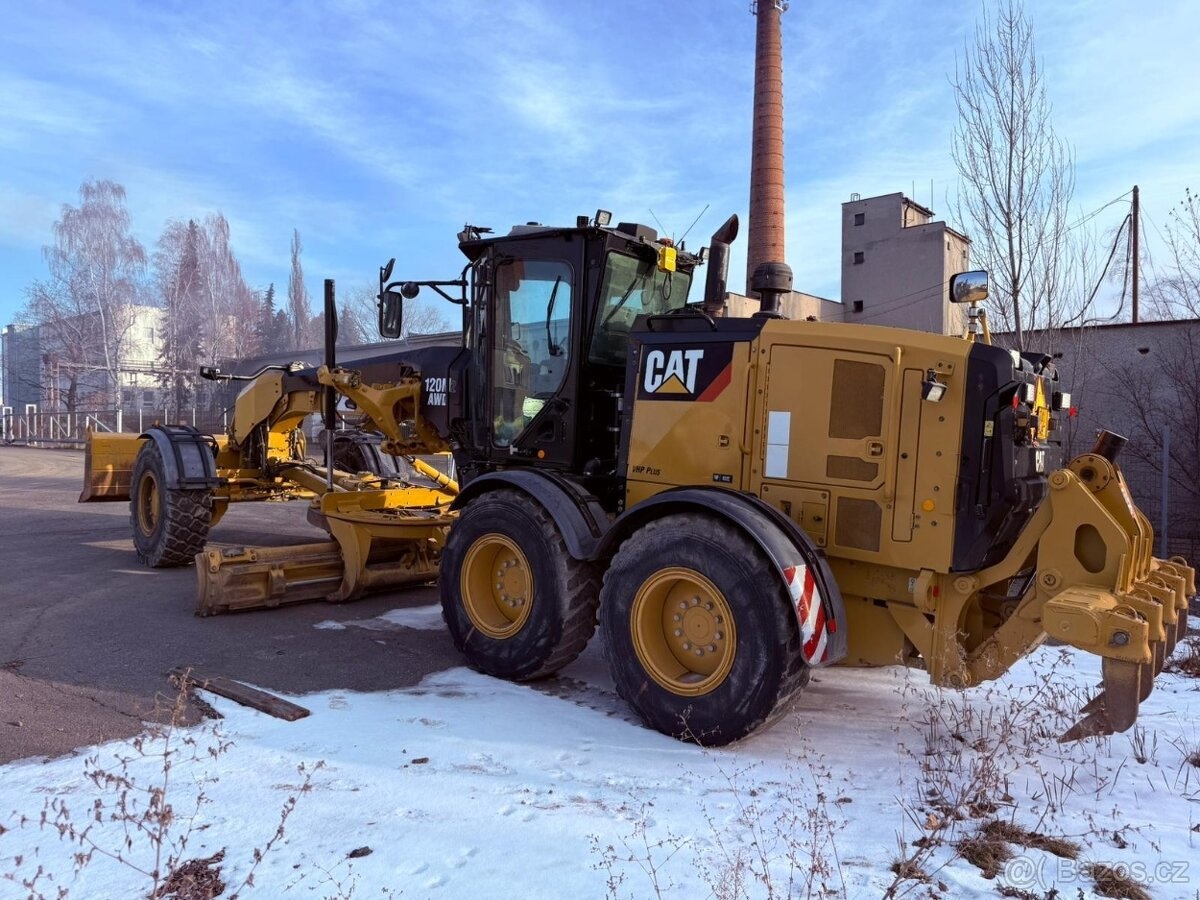 CAT 120 M2 AWD - 4