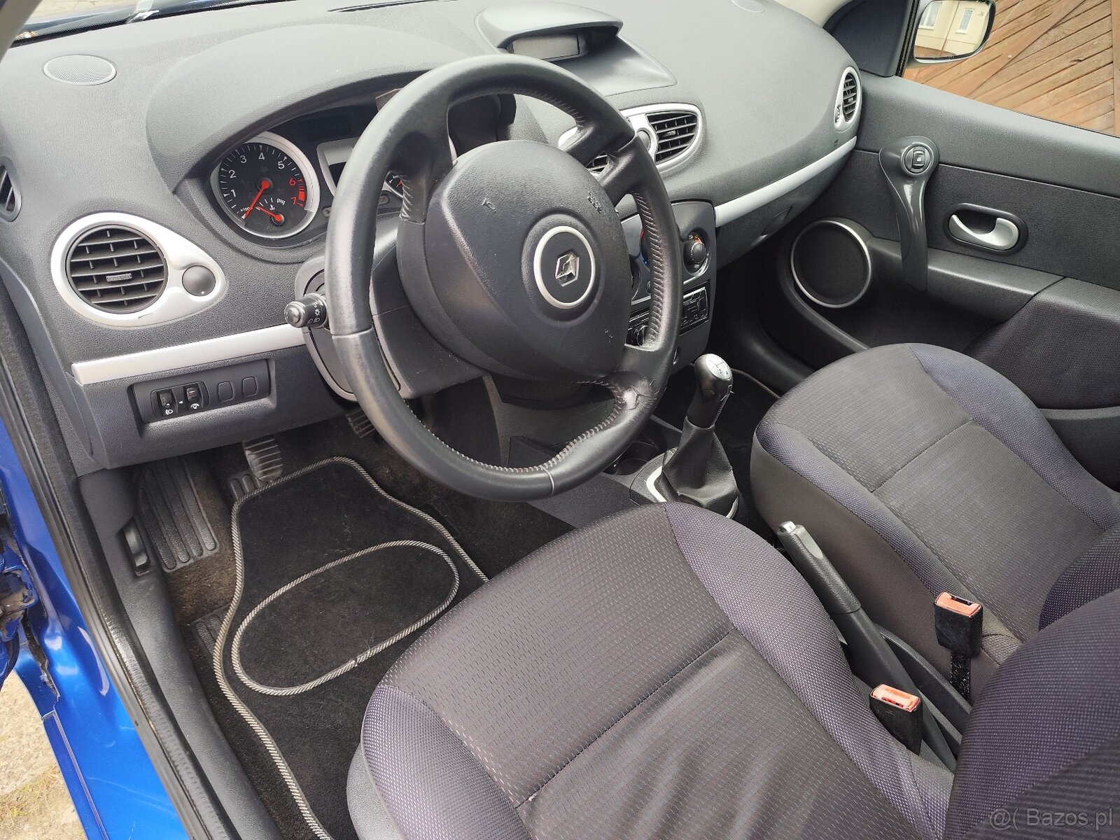 Sprzedam samochód osobowy marki Renault Clio III - 4
