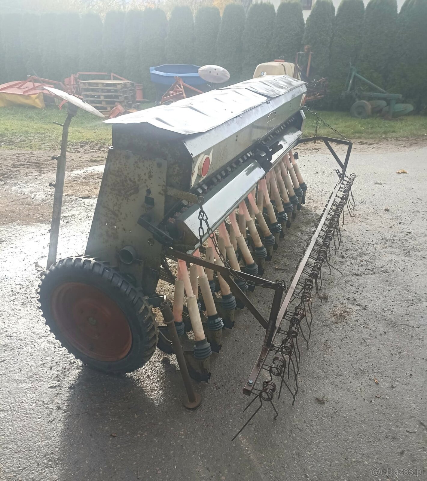 Siewnik zbożowy Poznaniak na plastikowych lejkach - 4