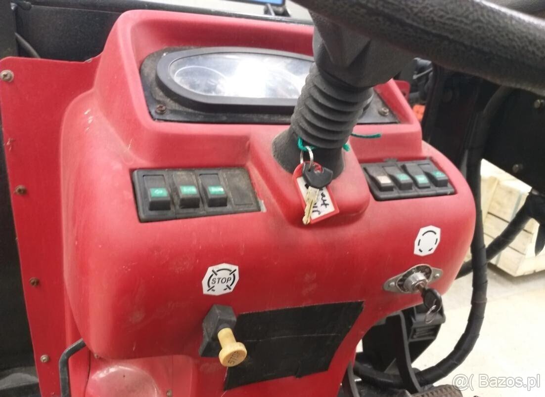 Ciągnik Jinma 204E z ładowaczem i koparką - 4