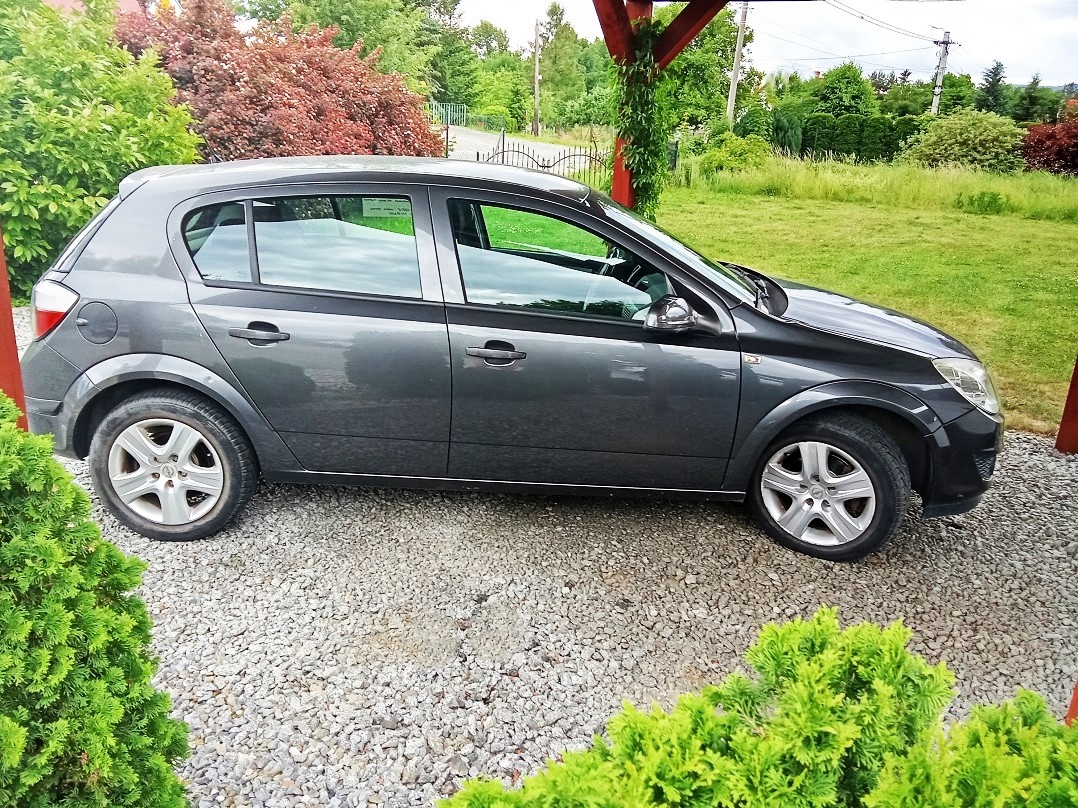 Opel Astra 2 1.7 diesel rok 2009 - 4