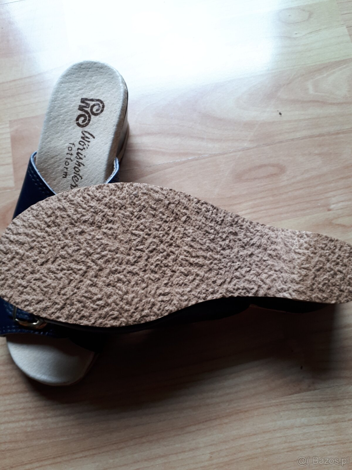 Sprzedam nowe klapki damskie roz. 37 - 4