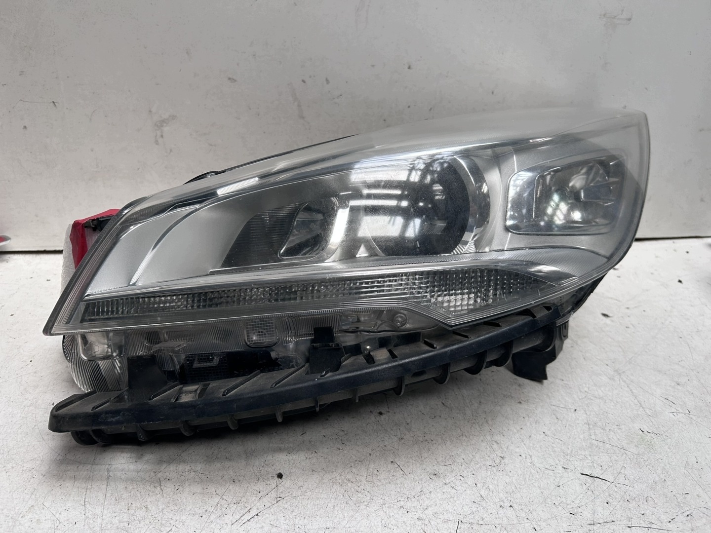 Reflektor lewy Ford Kuga MK2 Xenon CV4413D155BF - 4