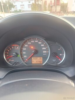 sprzedam zadbaną toyota yaris 1,3 - 4