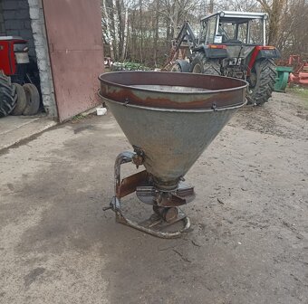 Rozsiewacz nawozów polski lejek z nadstawką - 4