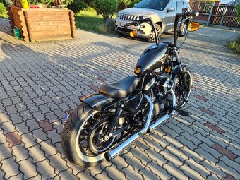 Harley-Davidson Iron XL883N – CHOPPER, KTÓRY PRZYCIĄGA SPOJR - 4