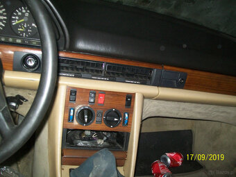 126-300benz-sedan - 4