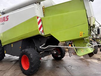 Kombajn zbożowy Claas Lexion 440 rok 2002 heder V660. - 4