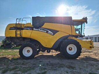 Kombajn zbożowy New Holland CX 860 heder 7,3m stół do rzepak - 4