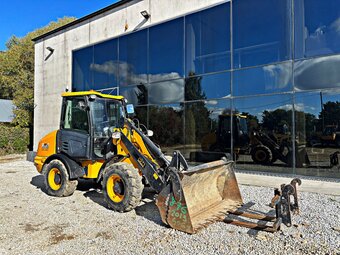 JCB 406 B ŁADOWARKA KOŁOWA 2013R | | 407 409 VOLVO L30 - 4