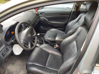 Sprzedam toyote avesis t25 kombi rok 2007diesel - 4